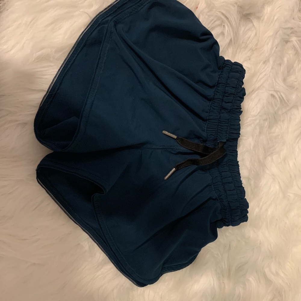 NWOT Lululemon Seek The Heat ll 2.5 Shorts